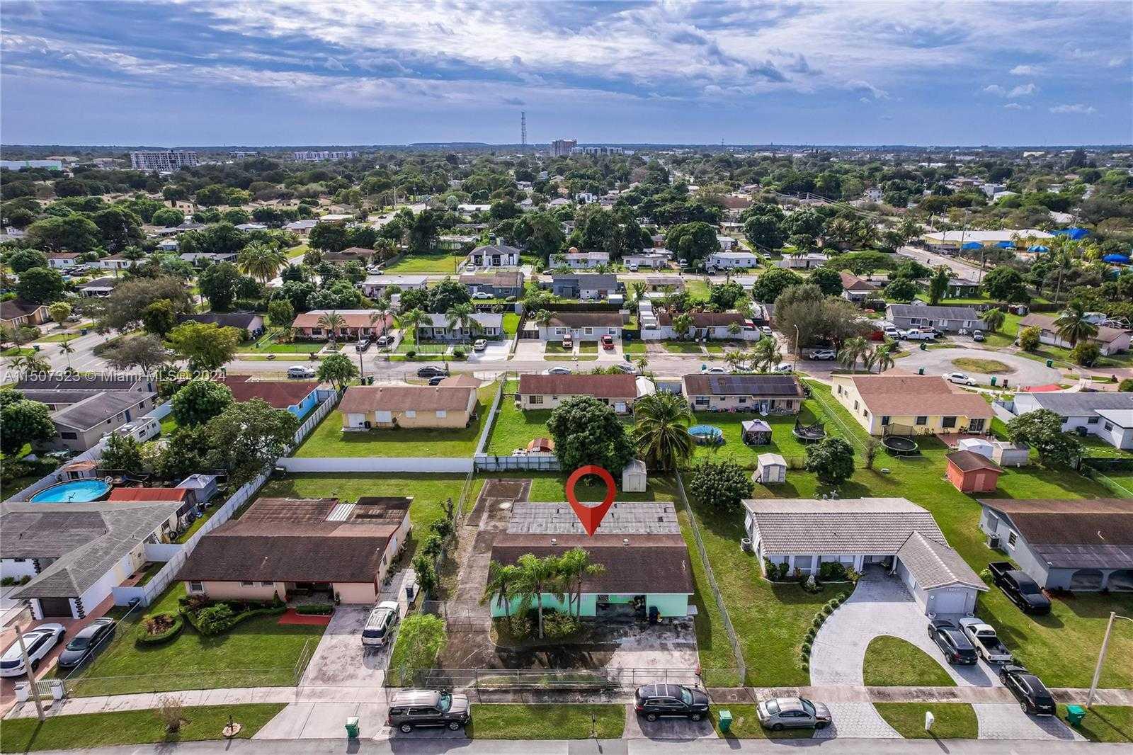 10230 169th St, Miami, Single Family Home,  for sale, Dale Largie, CPA, SFR, LIFESTYLE INTERNATIONAL REALTY