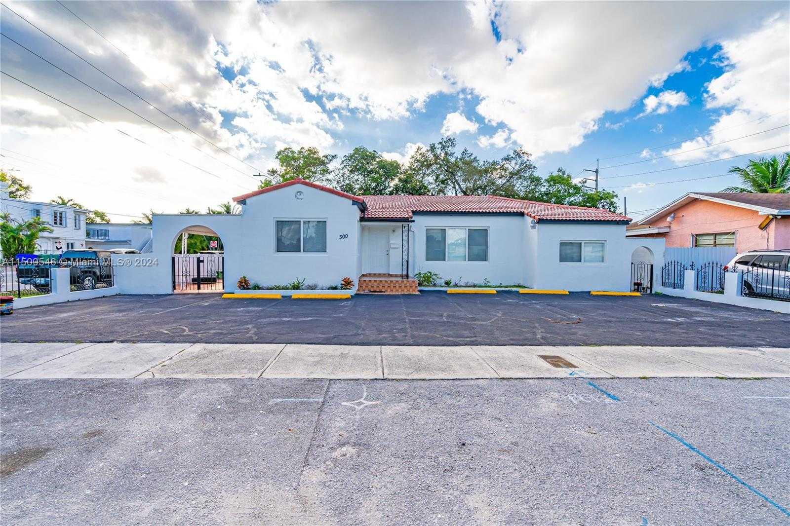 300 45th Ave, Miami, Single Family Home,  for sale, Dale Largie, CPA, SFR, LIFESTYLE INTERNATIONAL REALTY