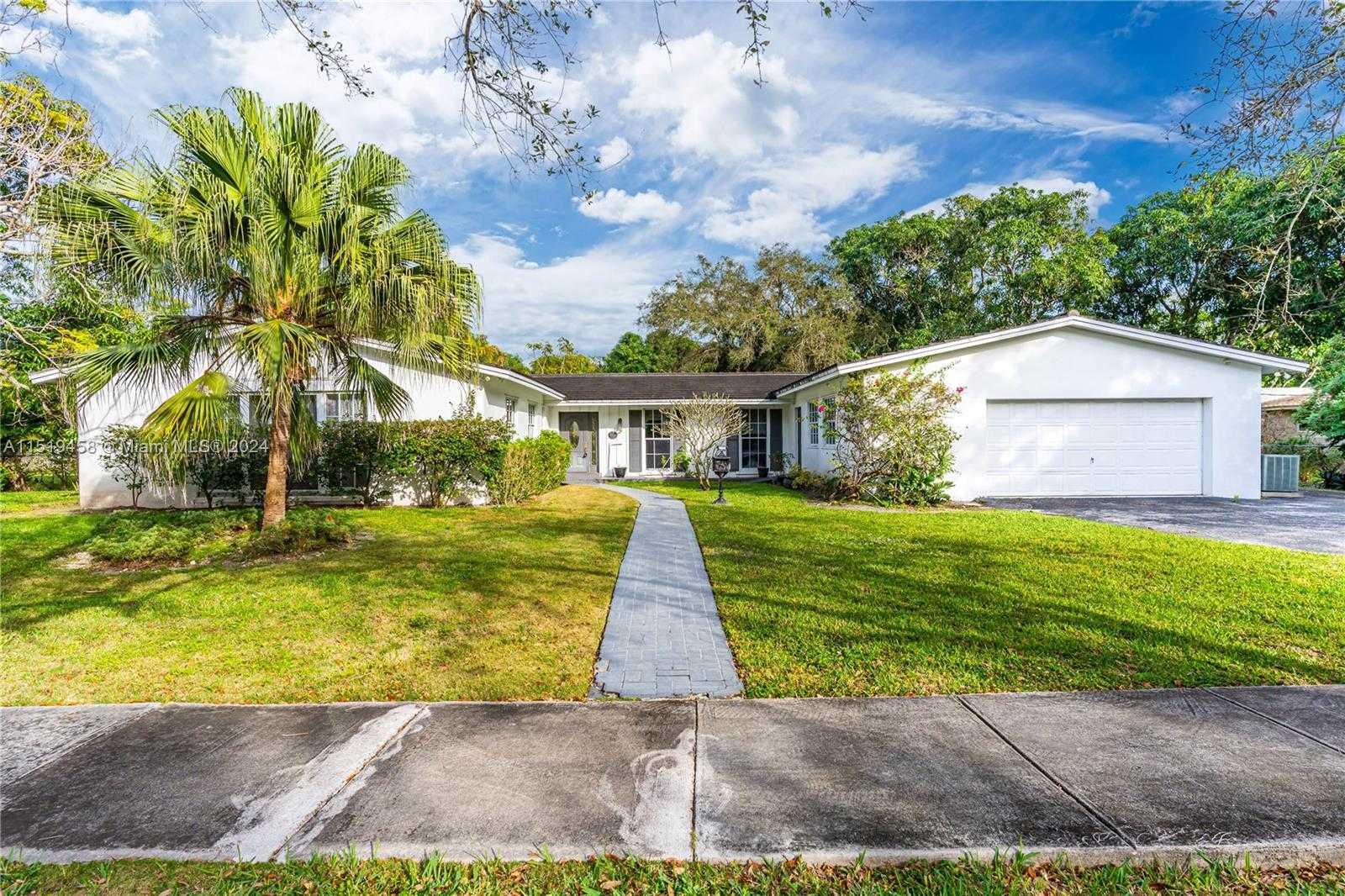 15101 87th Ave, Palmetto Bay, Single Family Home,  for sale, Dale Largie, CPA, SFR, LIFESTYLE INTERNATIONAL REALTY
