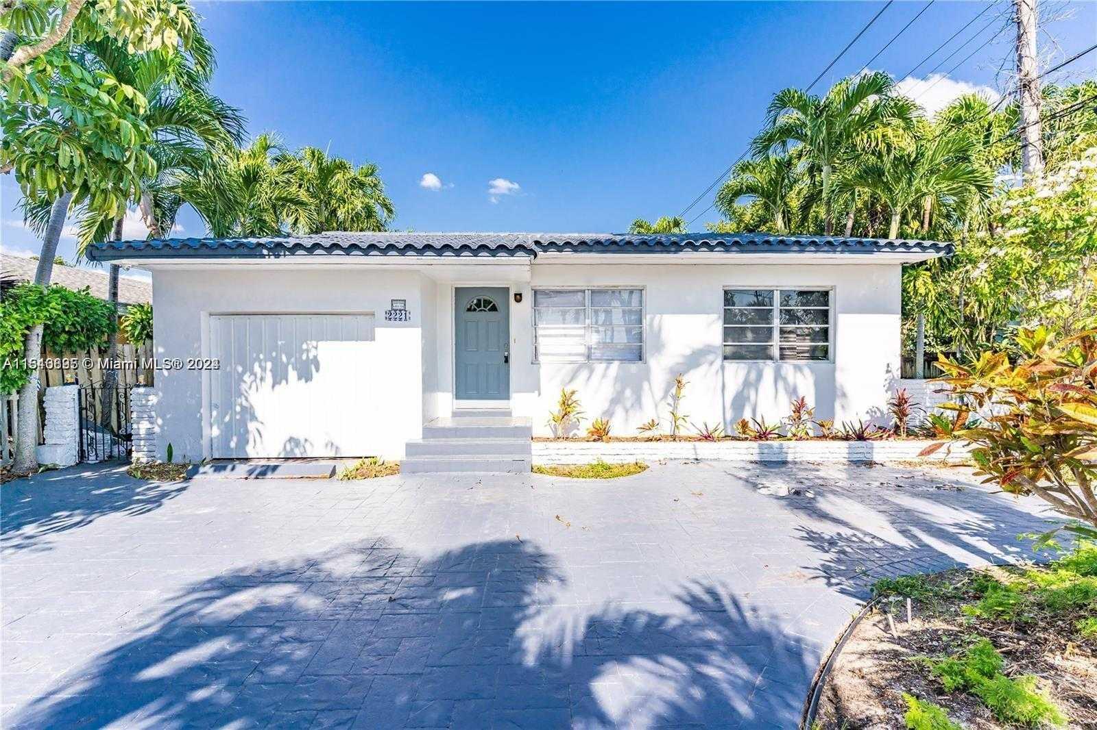 2221 13th St, Miami, Single Family Home,  for sale, Dale Largie, CPA, SFR, LIFESTYLE INTERNATIONAL REALTY