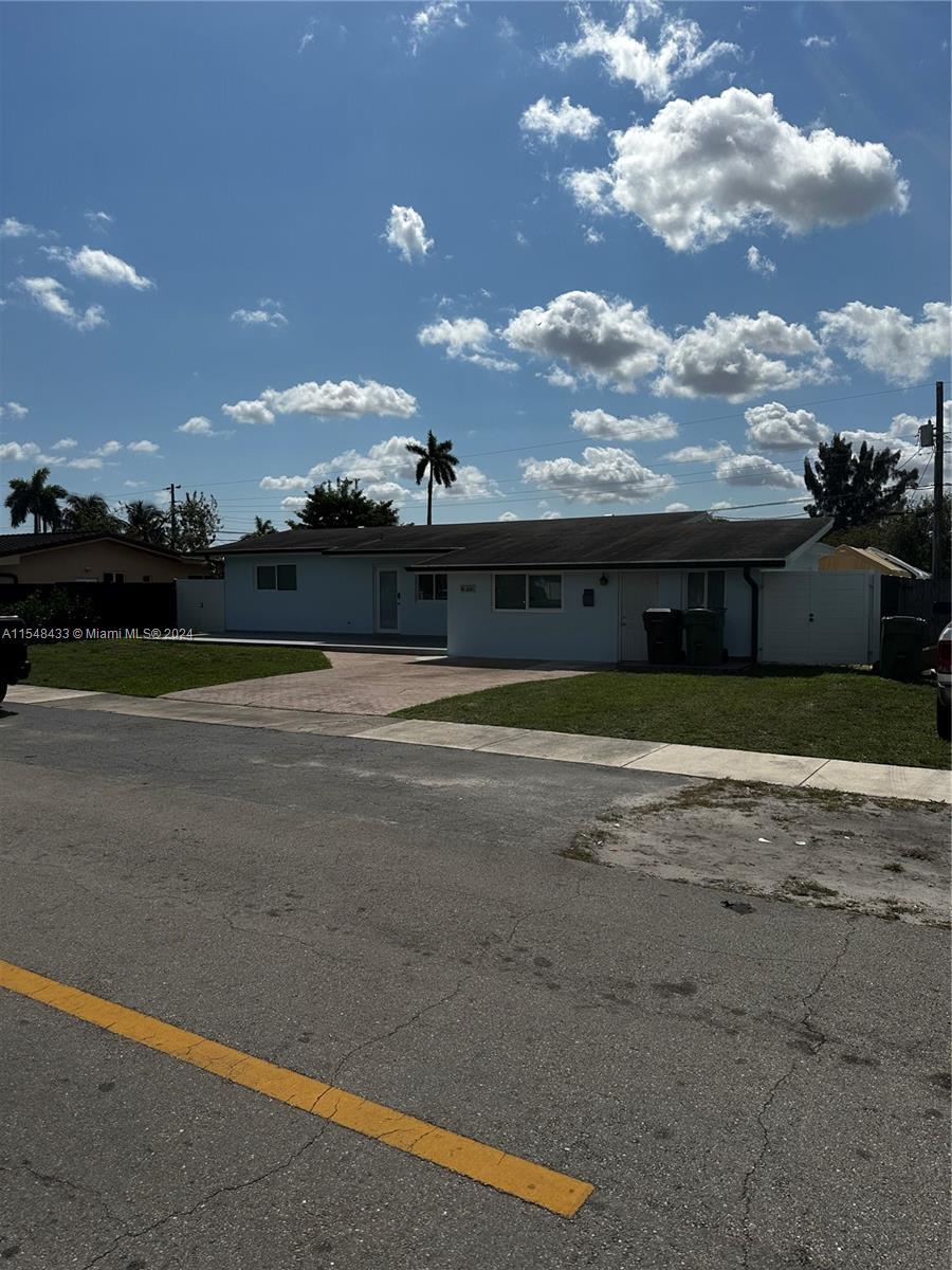 630 50th Pl, Hialeah, Single Family Home,  for sale, Dale Largie, CPA, SFR, LIFESTYLE INTERNATIONAL REALTY
