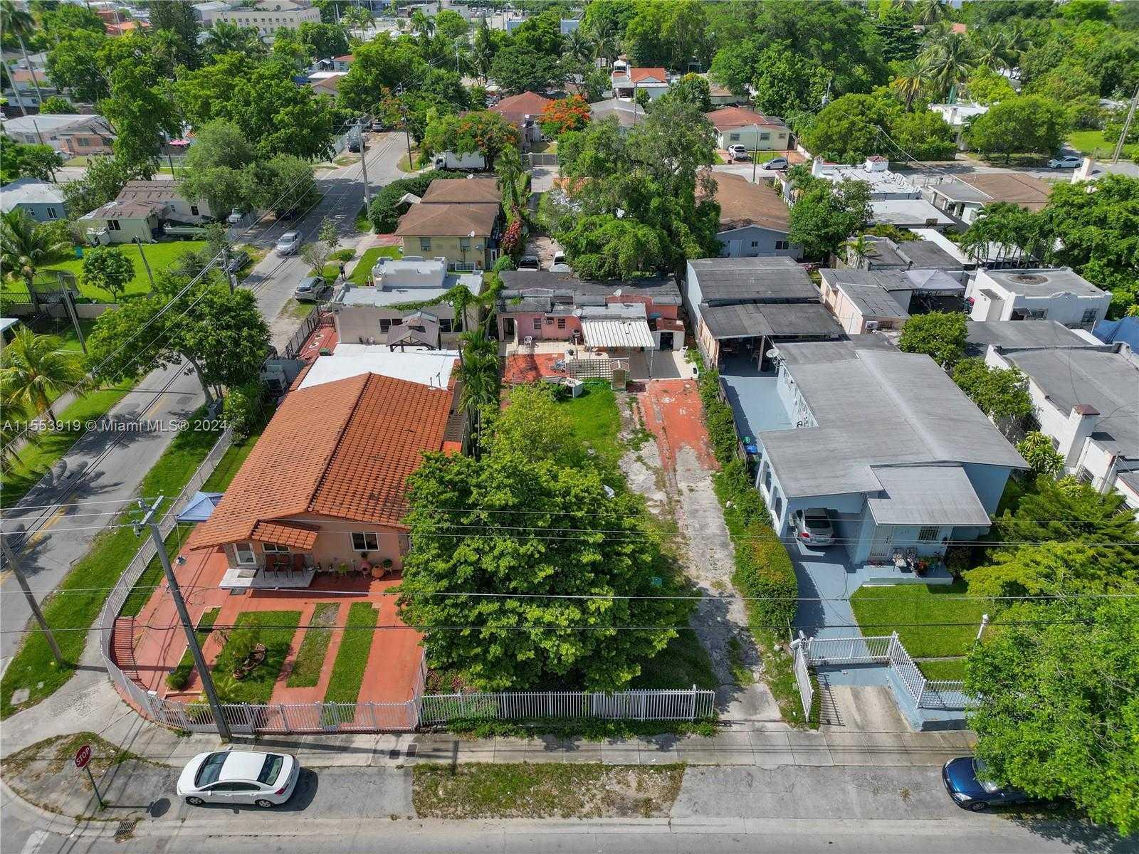1885 32nd St, Miami, Single Family Home,  for sale, Dale Largie, CPA, SFR, LIFESTYLE INTERNATIONAL REALTY