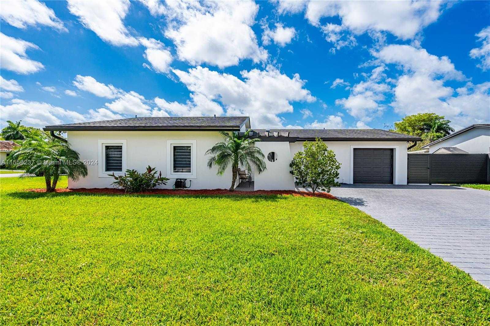 12710 77th St, Miami, Single Family Home,  for sale, Dale Largie, CPA, SFR, LIFESTYLE INTERNATIONAL REALTY