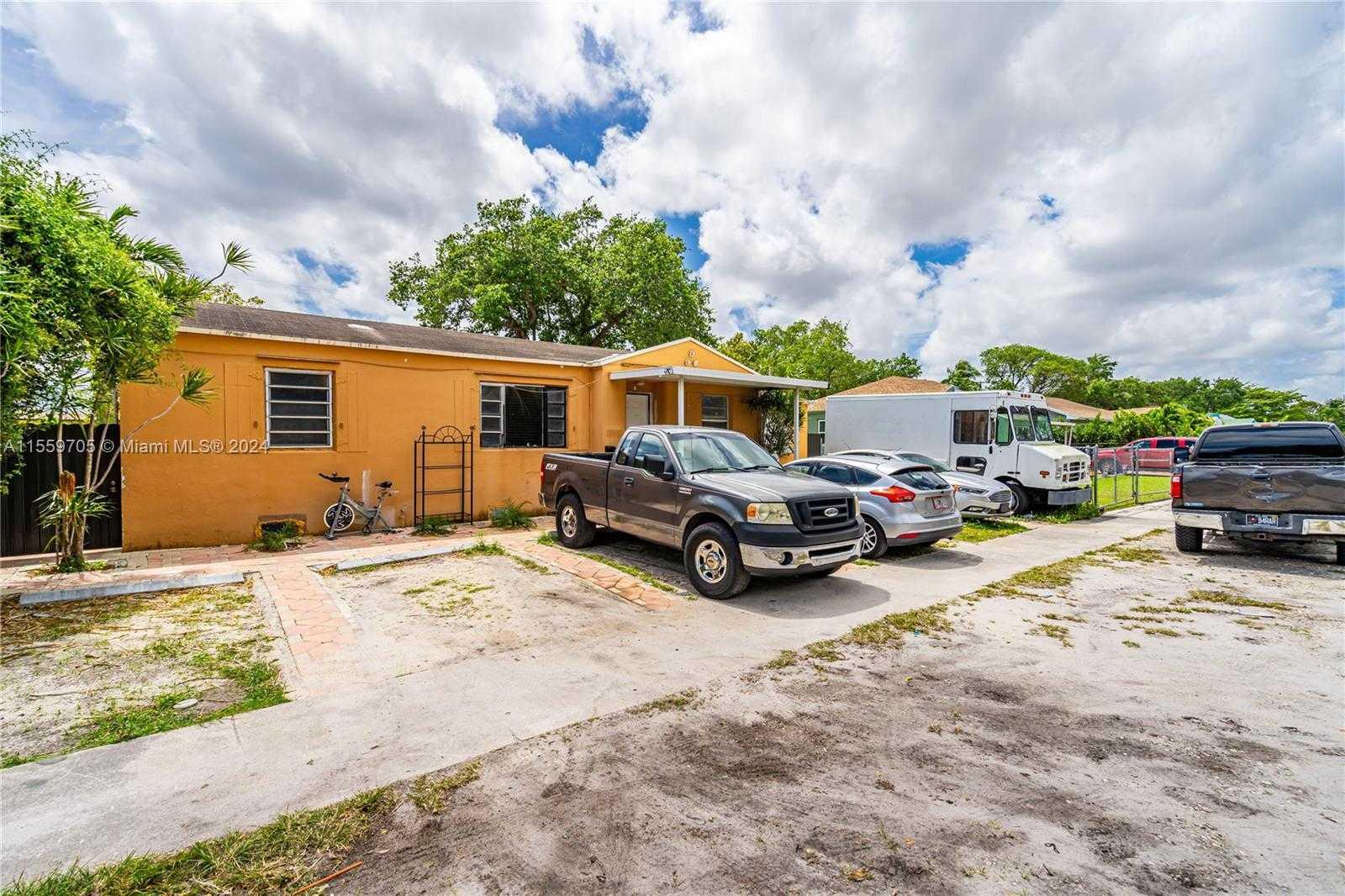820 76th St, Miami, Multi Family Home,  for sale, Dale Largie, CPA, SFR, LIFESTYLE INTERNATIONAL REALTY