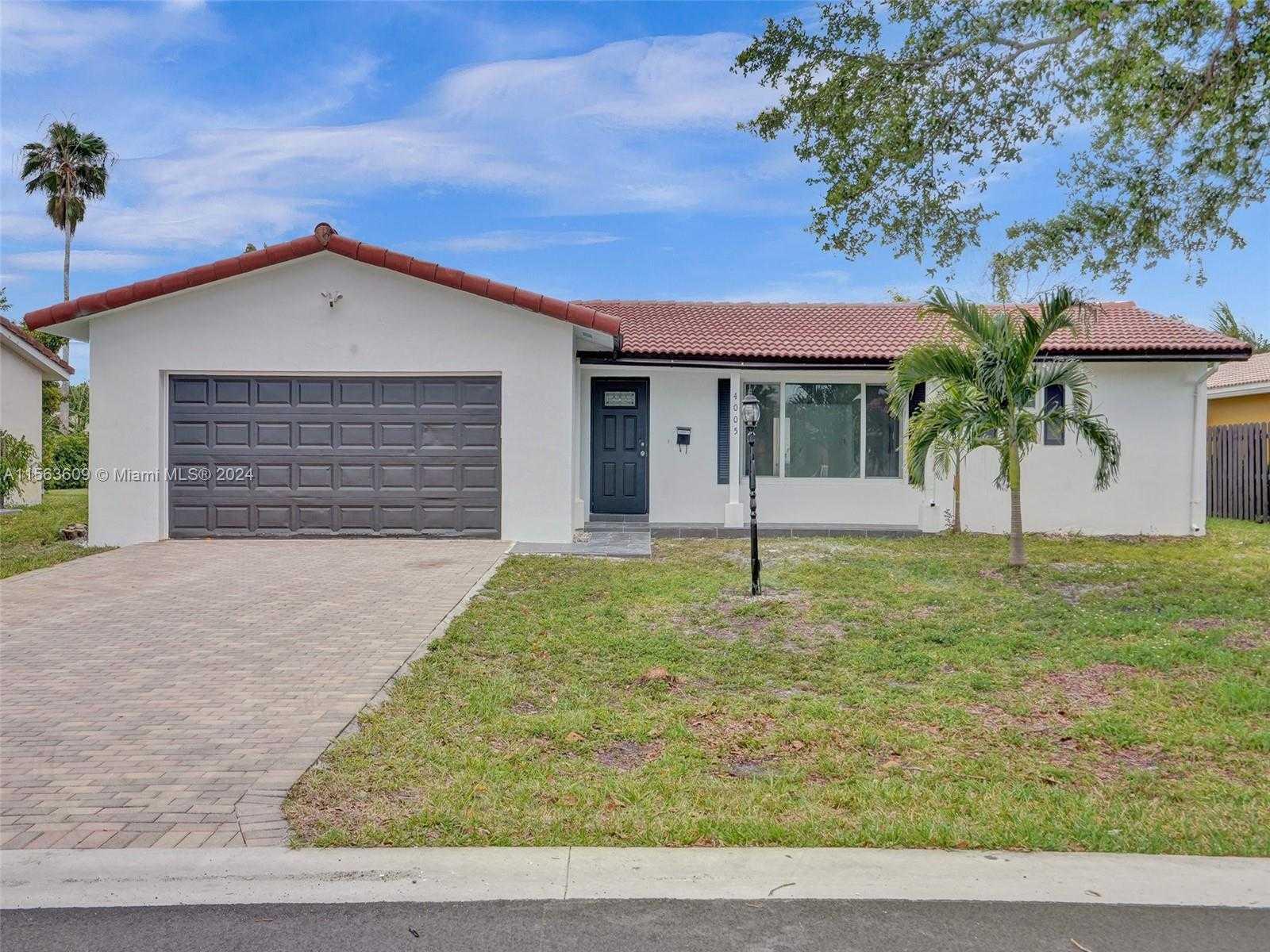 4005 76th Ave, Coral Springs, Single Family Home,  for sale, Dale Largie, CPA, SFR, LIFESTYLE INTERNATIONAL REALTY