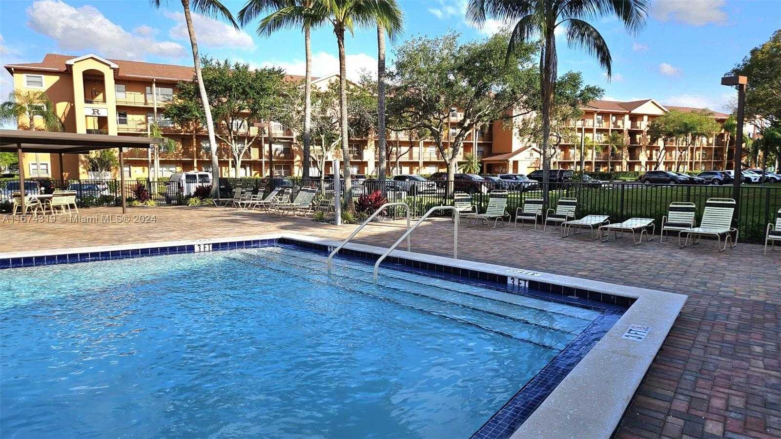 701 141st Ave 301R, Pembroke Pines, Condo,  for sale, Dale Largie, CPA, SFR, LIFESTYLE INTERNATIONAL REALTY